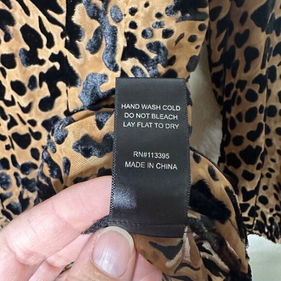 Karlie Leopard Print Scoop Neck Blouse Lightweight High-Low Hem Size Small - Picture 5 of 6